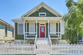 Galveston Victorian - Walk to the Strand and Beach